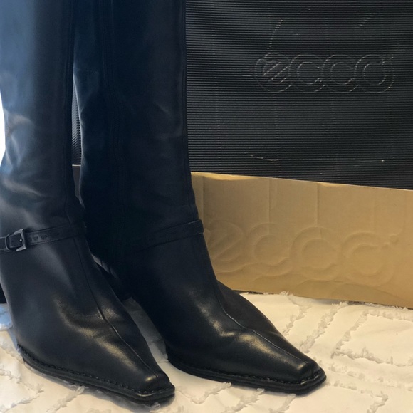 ECCO BLACK LEATHER ZIPPER BOOTS (39) NIB - Picture 1 of 16